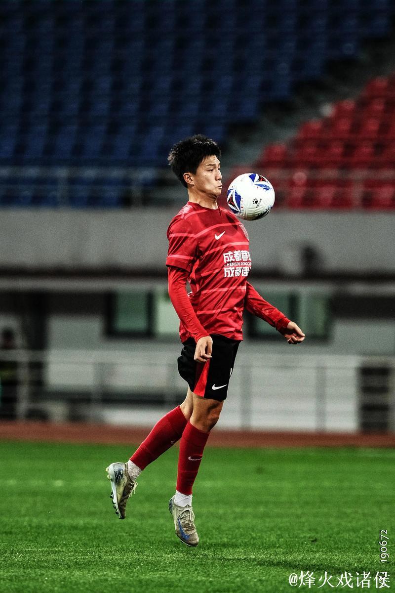 中乙-梁奕斌梅开二度 广州蒲公英2比1力克成都蓉城